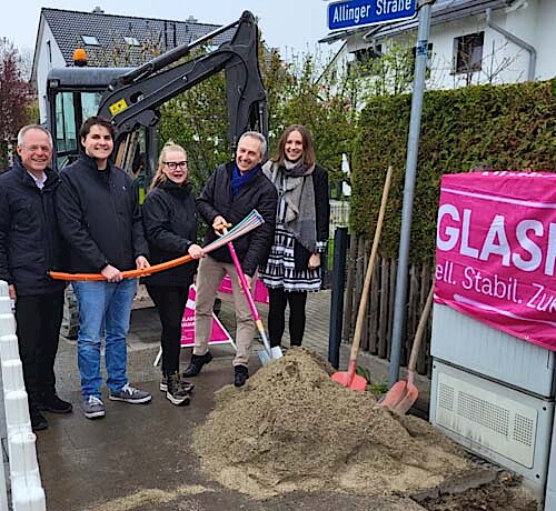 Spatenstich für den eigenwirtschaftlichen Glasfaserausbau der Deutschen Telekom AG in Puchheim